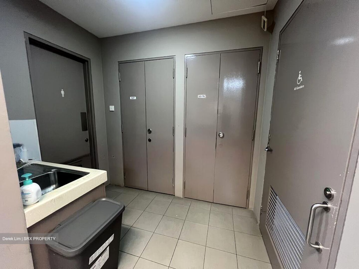 Carpenter Street (D1), Office #497833751